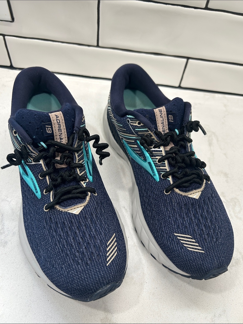 Brooks Women's Adrenaline GTS 19 Running Shoes Size 8 - Picture 4 of 16